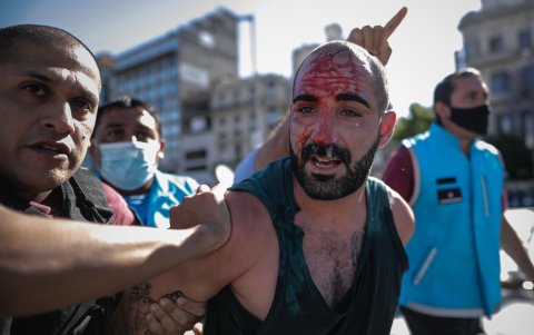 Durante la despedida a Maradona hubo heridos y detenidos.