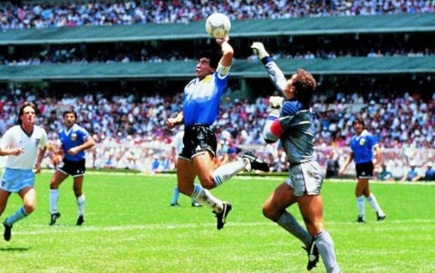 El gol que Diego Maradona anotó en puerta de Peter Shilton abrió en 1986 la ruta del triunfo de Argentina ante Inglaterra.