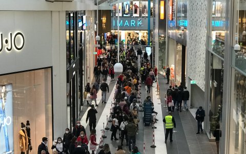 Pese a la polémica, la tienda continuó la jornada con normalidad.