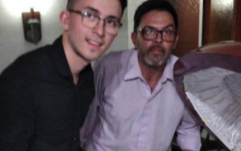 Una de las fotos que generaron polémica y rechazo en redes sociales.