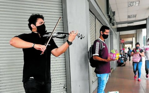 Figura. Los soportales, entre los favoritos a la hora de elegir estacionar un acto musical.