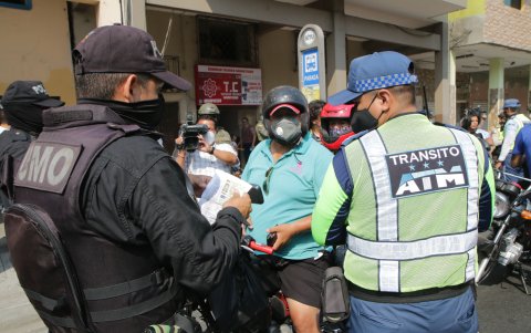 Los operativos Camex, que iniciaron hace aproximadamente un mes, se realizan en los puntos más críticos de la ciudad y Guayas. 
PERIODISTA : DIANA SOTOMAYOR

FECHA : 26/11/2020 

Agencia (ag-extra)