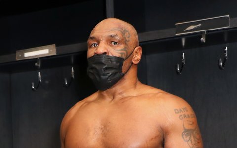 Mike Tyson, legendario pugilista estadounidense, previo a la pelea.