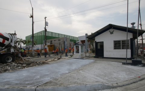 Hay un PAI afuera de la estación de la Aerovía en Durán.
