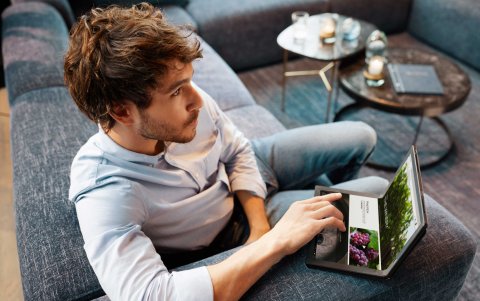 Ofrece 8G de Ram y hasta 8,5 horas de autonomía viendo videos.