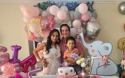 Con su esposo Gabriel Macías y su hijo Gabriel.