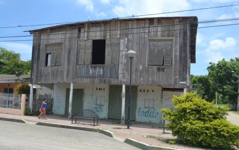 Casas. El estado en que se mantiene una de las antiguas casonas de Colonche.