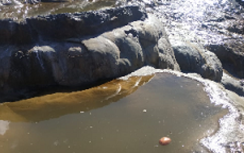 Pozo. La mina de donde se recoge el agua salada, consta de tres pozos, son cando Guari, cando Gary y Chonspi.