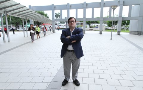 Pablo pineda, el único joven con síndrome de down que se graduó de la Univerisdad que ahora es un pedagogo, conferencista y actor dio una conferencia en el Teatro de la Camara.