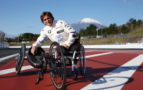 Sufrió un grave accidente en una carrera que le hizo perder el setenta y cinco por ciento de la sangre de su cuerpo.