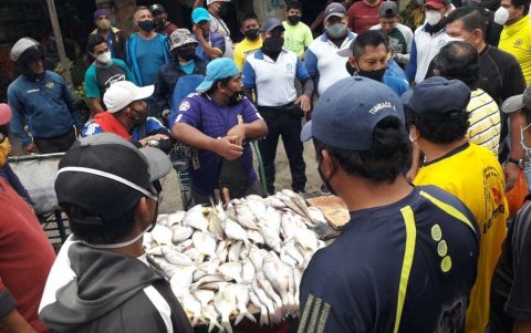 Son varios puntos del cantón los que permanecen así: con aglomeraciones, sin distanciamiento ni cuidados.