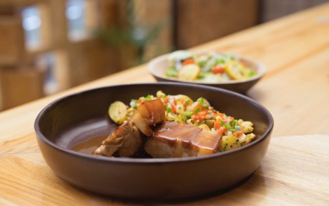 Las michas galapagueñas, un plato del restaurante Anker, rescatado de la identidad culinaria de las islas. Es una masa que acompaña a varias preparaciones de sal y de dulce.