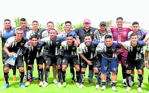 la mayoría del dinero de uniformes, árbitro e hidratación sale de los integrantes del equipo amateur.