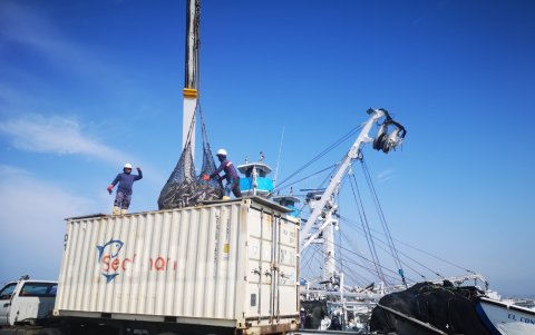 En los muelles de Autoridad Portuaria de Manta de descarga atún.