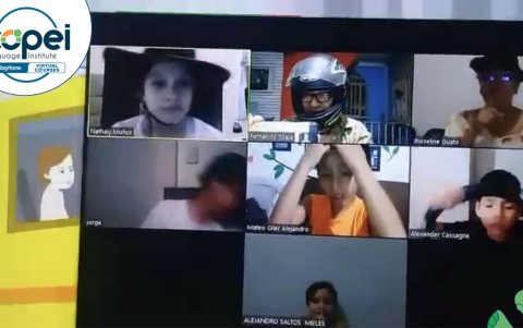 Los profesores de idiomas recurren a aplicaciones y actividades interactivas para mantener la atención de los alumnos.