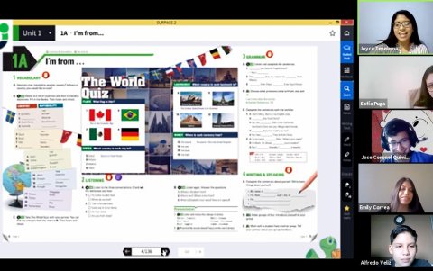 Las pantallas de computadoras, tabletas y teléfonos inteligentes son aprovechados para la enseñanza de idiomas.