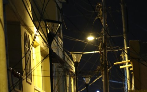 Estado. Hay peatonales donde las luminarias no encienden.