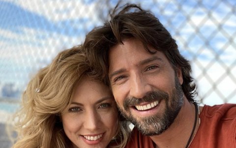 David junto a su esposa Carolina Laursen con quien tiene dos hijas.