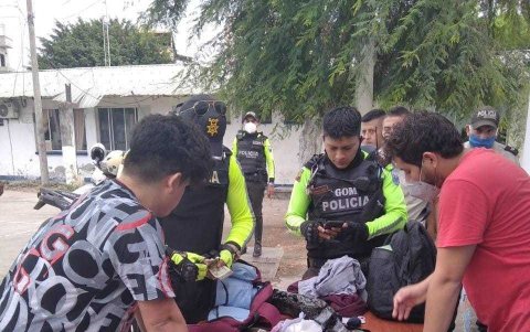 La Policía incautó como evidencia del presunto delito, una mochila que llevaba Noé con 47 mil dólares.