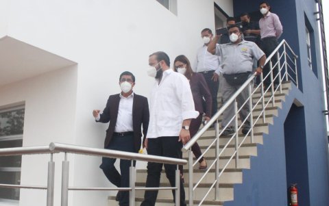 Las autoridades hicieron un recorrido por el lugar, tras la inauguración.