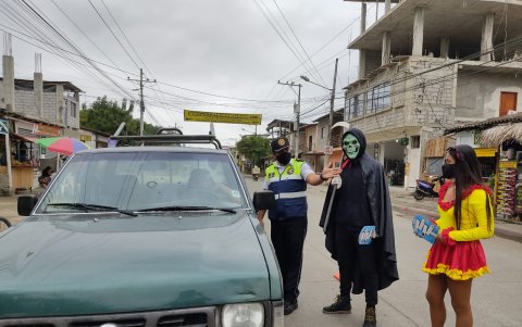 Tras la incorporación, ayer, el grupo salió a la calle a laborar.