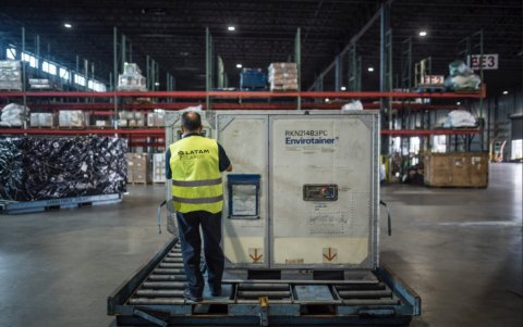 Actualmente, Latam busca adaptarse a para transportar productos con hielo seco, un proceso delicado si se realiza por vía aérea, según la firma.