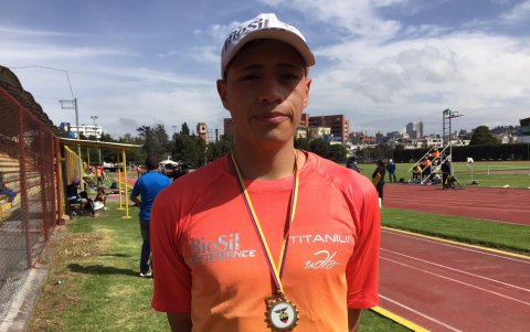 David Hurtado, marchista ecuatoriana, con la satisfacción luego de su primer lugar en los 10.000 metros.