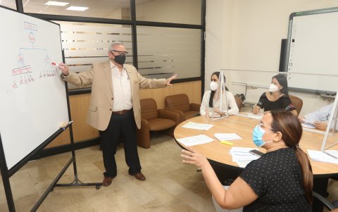 La convocatoria a elecciones y el proceso como tal, son dos puntos que el interventor no pudo realizar.