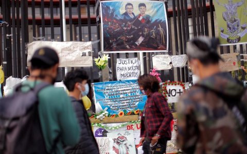 Los peruanos exigen dar con los responsables de la muerte de los jóvenes Inti y Bryan.