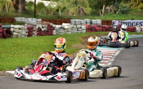 Gerardo Cuesta, integrante de uno de los equipos que pilotó el kart ganador, durante uno de sus turnos.
