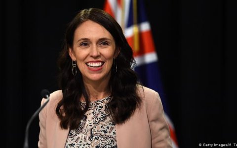 Jacinda Kate Laurell Ardern es una política neozelandesa y la primera ministra de este país, reconocida por su rápido accionar frente a la pandemia.