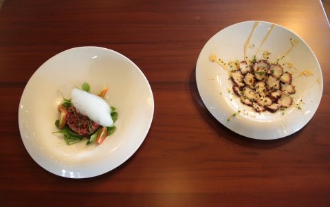 Los platos de Imperium mezclan sabores chinos tradicionales con otros sabores asiáticos de tipo fusión. 





Agencia (ag-extra ag-expreso ag-quito)