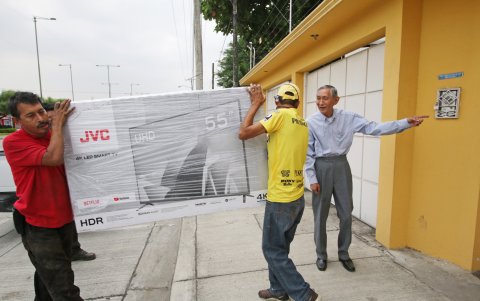Ayer, por la mañana, el premio llegó a su vivienda, en el norte de Guayaquil.