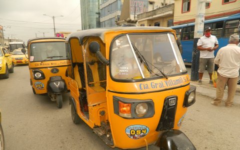 A decir del gremio, los fines de semana circulan hasta 100 tricimotos que llegan de cantones y provincias aledañas.
