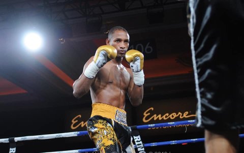 Góngora logra extender su invicto a 19-0.