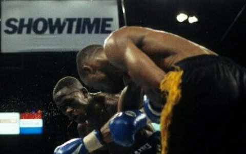 Segundo Mercado en el 1994 disputo el título mundial ante Bernard Hopkins.