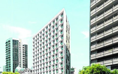 Ejecución. El Hotel Ibis, es un proyecto de la compañía hotelera HOV y se lo construirá en Malecón y Roca. Corrresponde a la marca 'IBIS STYLES', con más de 1.200 hoteles alrededor del mundo.