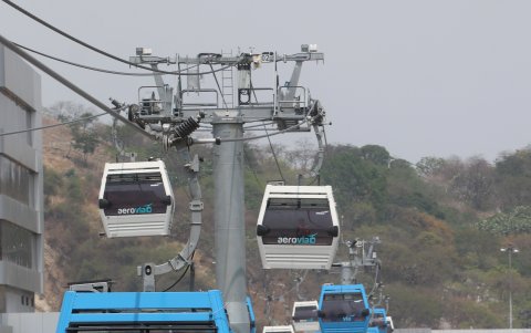 Por hora, se prevé que 2.600 personas usen el sistema en cada sentido. Por el aforo dispuesto por la pandemia, se permitirá entre 5 a 6 pasajeros por cabina.
Agencia (ag-extra)