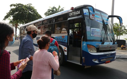 Alimentadores. La tarjeta se recarga en las estaciones del sistema.