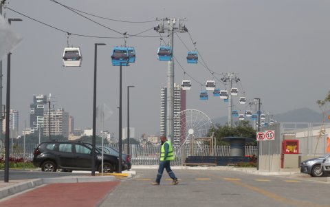 El tramo sobre el río Guayas, de 2 kilómetros, es el más largo de un sistema de transportación por cable en el mundo.
Agencia (ag-extra)