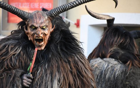 Krampus, el demonio con cara de cabra.