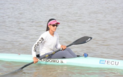 Oportunidad. Stefanie Perdomo es la única kayakista que aspira a entrar en la división K1 200 metros.
