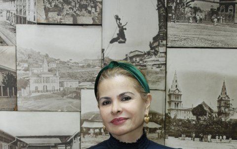 Teresa en su oficina en la Cruz Roja.