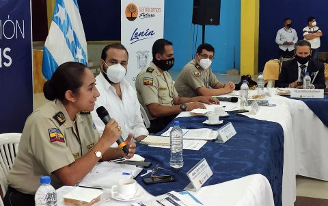 Reunión. Las autoridades de la provincia y la policía realizaron por primera vez un Comité de Seguridad.