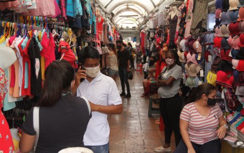 Comercio. La bahía de Guayaquil atenderá hasta las 16:00..