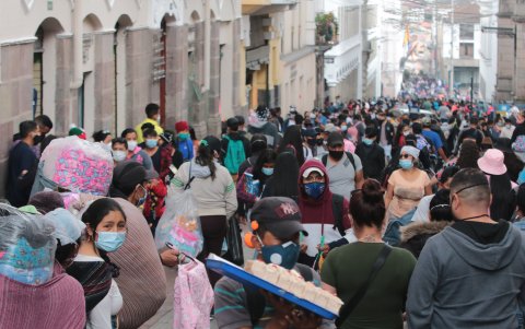 En Quito, las calles del Centro Histórico estuvieron llenas, pese a las restricciones que se han dado.