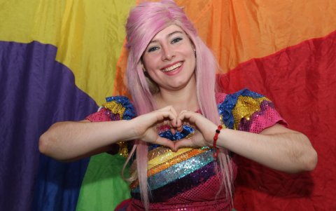 La joven que realizó fiestas infantiles por zoom para alegrar a los niños del país.