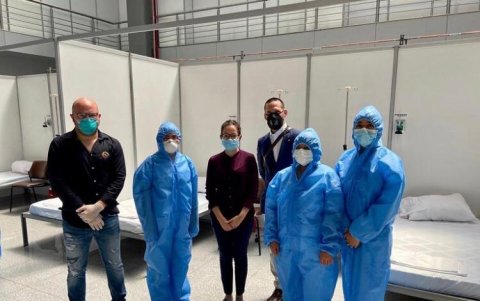 Karla Morales en la inauguración del hospital provisional en el Centro de Convenciones.