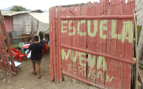 A estas ‘escuelas’ improvisadas van los niños para formarse.
