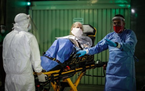 La distribución de la dosis inició este lunes en todo el país.